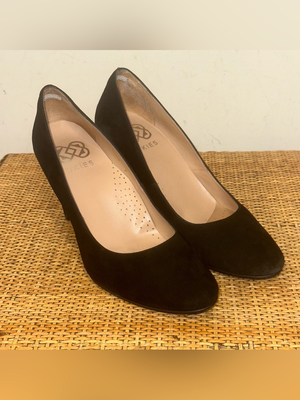 Vintage UKIES Women's Size 9M Black Suede Pumps Goth Classic Formal Wedding Y2K